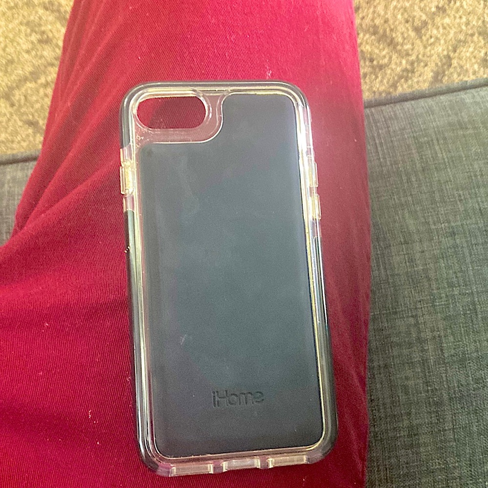 I’m selling a SE iPhone case for 10 dollars